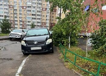 В Благовещенске накажут автомобилистов, занявших тротуары