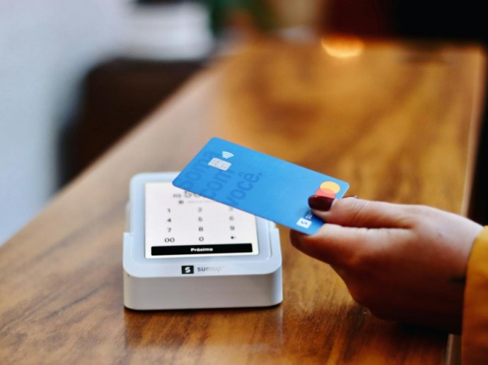 Россияне всё меньше используют банковские карты