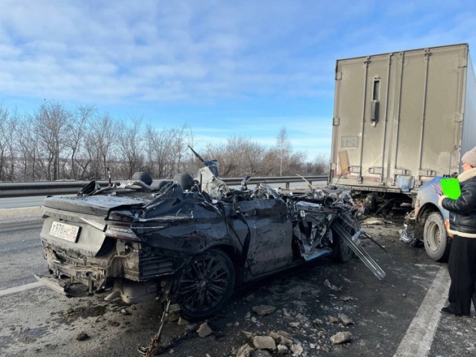 На трассе Тюмень – Омск в машине с пензенскими номерами погибли мужчина и девушка