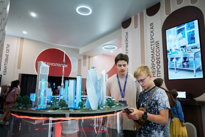 Попробовать себя в ИТ-профессии можно на форуме «Москва 2030» в Гостином Дворе