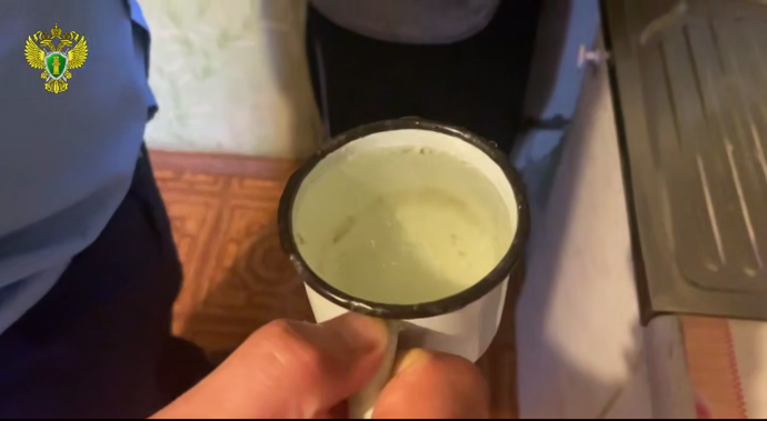 Жители костромского поселка оплачивали из своего кармана гадость из-под крана