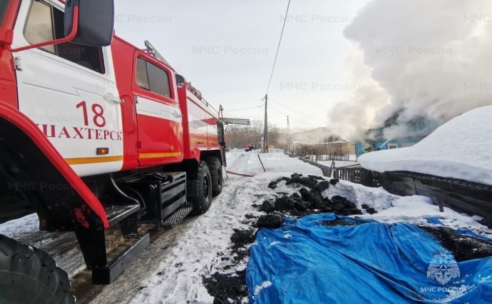 В частном доме Шахтерска загорелся чердак