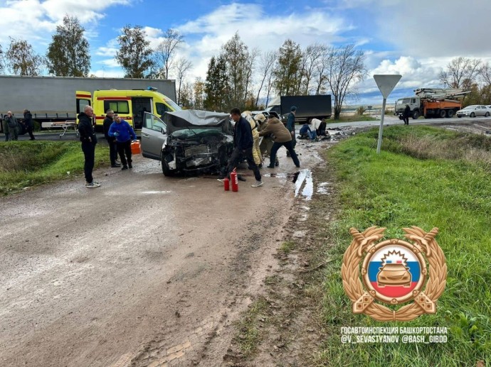В Башкирии в жутком ДТП на трассе погиб водитель В Башкирии в жутком ДТП на трассе погиб водитель