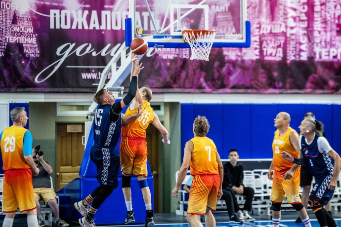 Москвичей приглашают на бесплатные занятия по баскетболу и волейболу