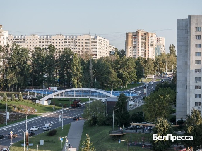 В Белгороде на пешеходном мосту на Ватутина установили подсветку В Белгороде на пешеходном мосту на Ватутина установили подсветку