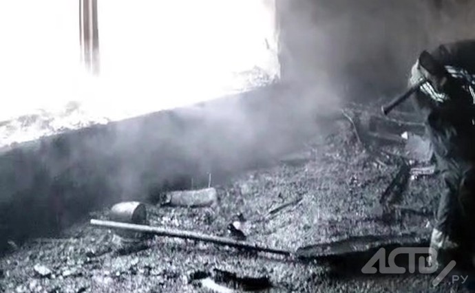 Появилось видео последствий крупного пожара в автомастерской в Южно-Сахалинске Появилось видео последствий крупного пожара в автомастерской в Южно-Сахалинске