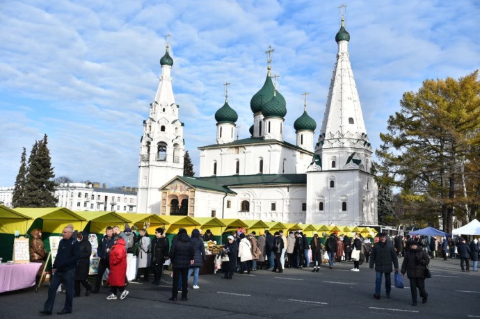 Трехдневная ярмарка ко Дню народного единства начала работу в Ярославле Трехдневная ярмарка ко Дню народного единства начала работу в Ярославле