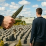 Германия — Тень ножа на стелах памяти