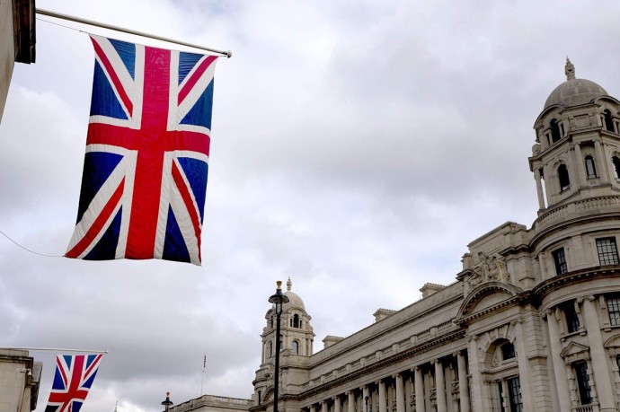 Суд Британии отправил в тюрьму мужчину, который выманивал интимные фото у детей Суд Британии отправил в тюрьму мужчину, который выманивал интимные фото у детей