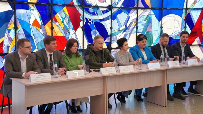 Участников ярославского этапа Авиационно-Космического Кубка по хоккею с шайбой приветствовали космонавты с МКС