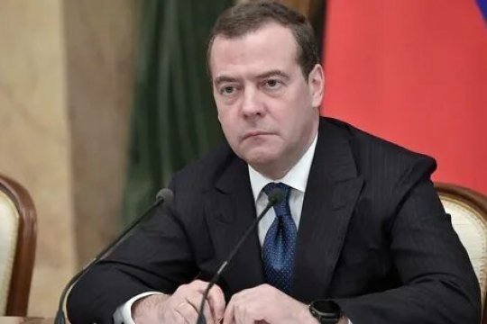 Медведев: восстановлен полноценный механизм встреч России и США на высшем уровне