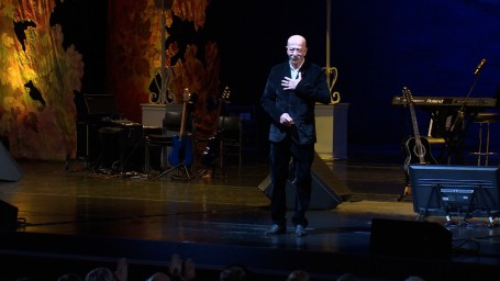 БКЗ «Октябрьский» открыл новый сезон концертом Александра Розенбаума