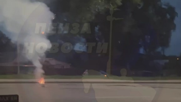 В Пензе мужчина устроил фейерверк посередине дороги