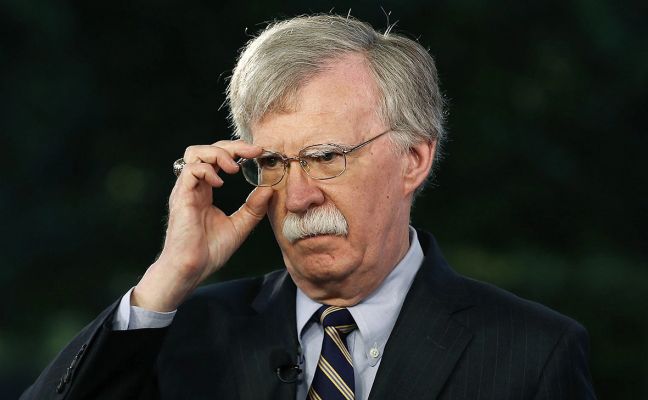 Болтон боится, что Путин воспользуется встречей с Трампом в своих интересах