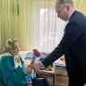 Игорь Седов вручил юбилейные награды труженицам тыла