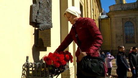 В соборе святых апостолов Петра и Павла почтили память альпинистов, маскировавших доминанты блокадного Ленинграда