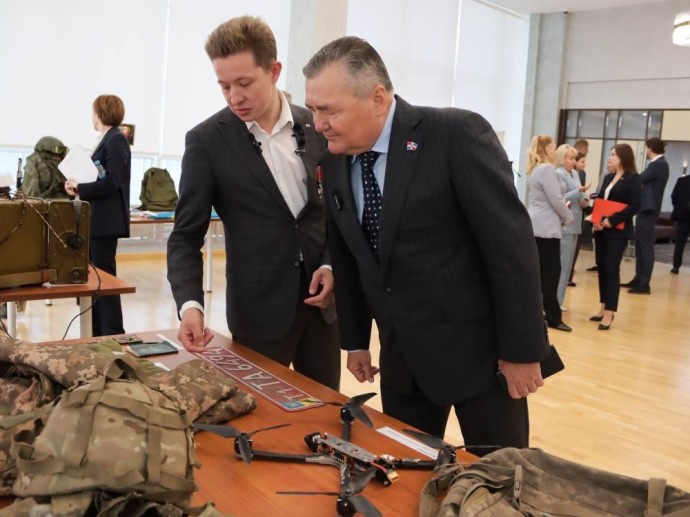 Помощь тем, кто помогает другим. Краевой парламент провел первую «пленарку» осенней сессии