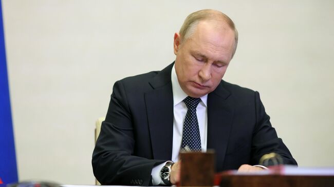 Путин поручил утвердить список компаний, ушедших из России