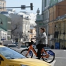 Опрос: желающих ездить на работу на велосипедах и самокатах москвичей стало меньше
