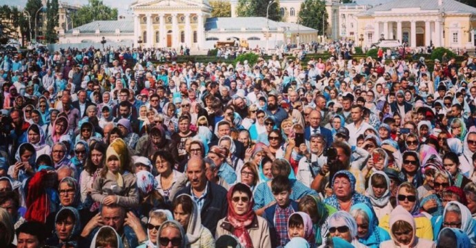 Туристов в Кострому заманят гребцами и звуком балалаек