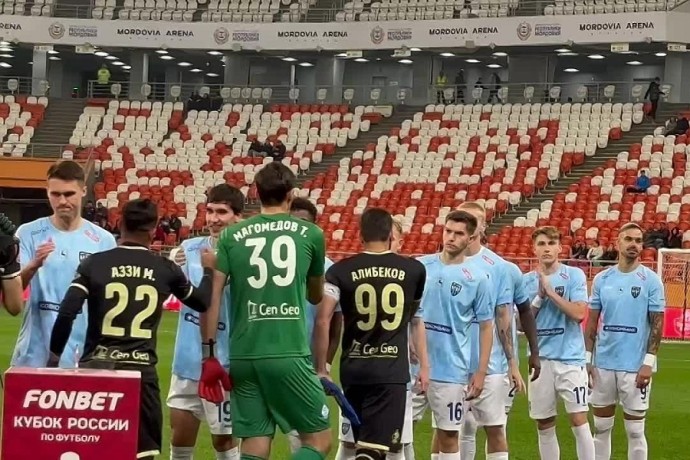 Махачкалинское "Динамо" победило "Пари НН", в меньшинстве забив два гола за три минуты