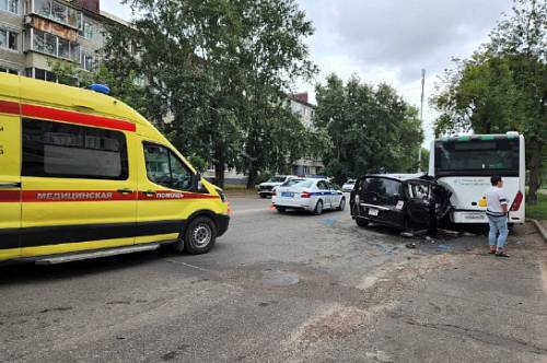 У автомобилиста, который врезался в автобус в Благовещенске, не было водительских прав