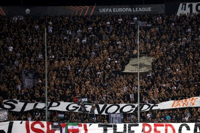 "Остановите геноцид": в Греции провели акцию против Израиля на матче Лиги Европы