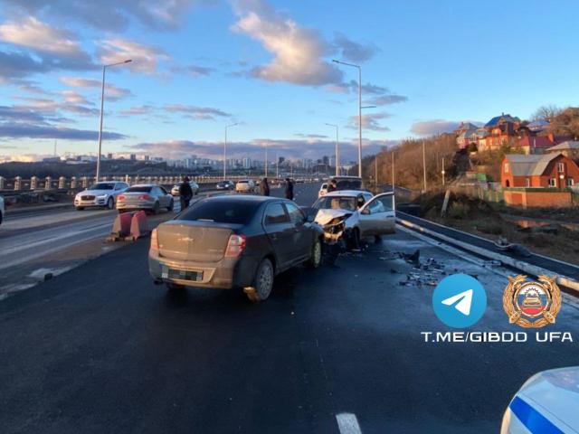 Пассажира иномарки госпитализировали после ДТП на Пугачева в Уфе