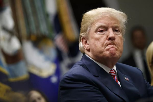 Новая стратегия? За неделю рейтинг Трампа среди американцев вырос на 5%