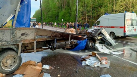 В массовом ДТП под Кингисеппом один человек погиб и шестеро пострадали