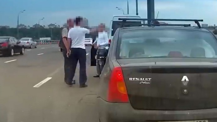 В Петербурге задержали мошенников, которые инсценировали аварии с дорогими машинами