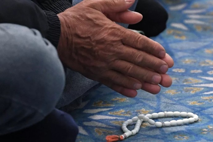 Россиянка обнаружила место для намаза в сданной мигрантам студии Россиянка обнаружила место для намаза в сданной мигрантам студии