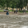 Лето не в градусах: психолог объяснил, почему осенняя погода в июне — не повод унывать