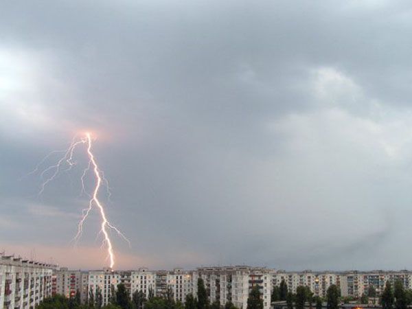 МЧС предупредило о грозе и ливне в Ярославской области