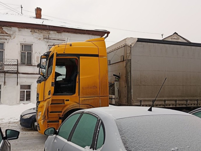 Фуры принесли казне Костромы миллионы рублей благодаря своему непослушанию Фуры принесли казне Костромы миллионы рублей благодаря своему непослушанию