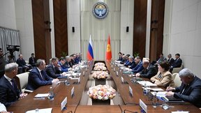 Алексей Оверчук провёл встречу сопредседателей Межправительственной Российско-Киргизской комиссии по торгово-экономическому, научно-техническому и гуманитарному сотрудничеству