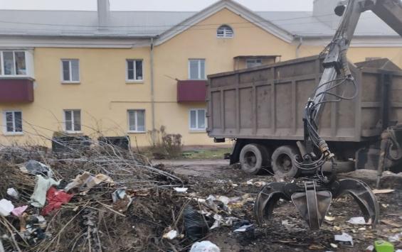 В Сеймском округе Курска вывезли 35 кубометров мусора с общественной территории В Сеймском округе Курска вывезли 35 кубометров мусора с общественной территории