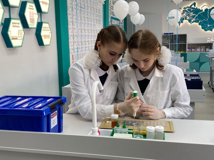 Оскольский филиал ЦЕМРОСа открыл профильный класс химии
