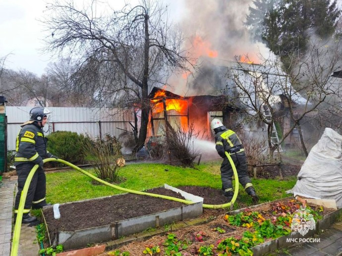 Тульские огнеборцы за сутки справились с двумя пожарами Тульские огнеборцы за сутки справились с двумя пожарами