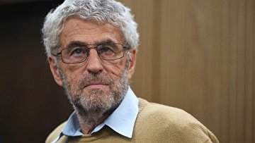 Суд заочно рассмотрит дело Леонида Гозмана о призывах к терроризму