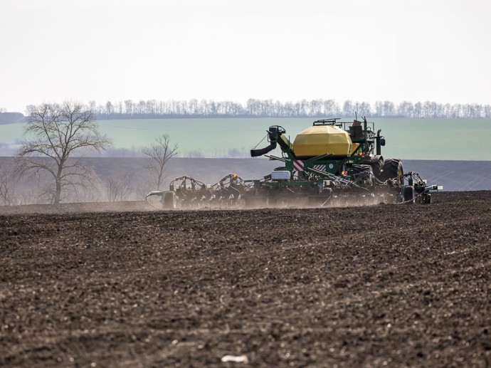 Белгородский губернатор: «Наши аграрии засеяли 370 тысяч га пашни» Белгородский губернатор: «Наши аграрии засеяли 370 тысяч га пашни»
