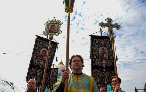 В Курске в этом году отменён традиционный крестный ход с иконой Божией Матери «Знамение». В Курске в этом году отменён традиционный крестный ход с иконой Божией Матери «Знамение».