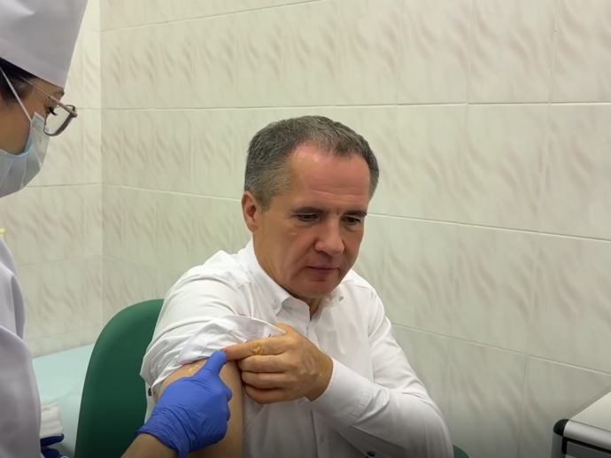 Белгородский губернатор привился от гриппа