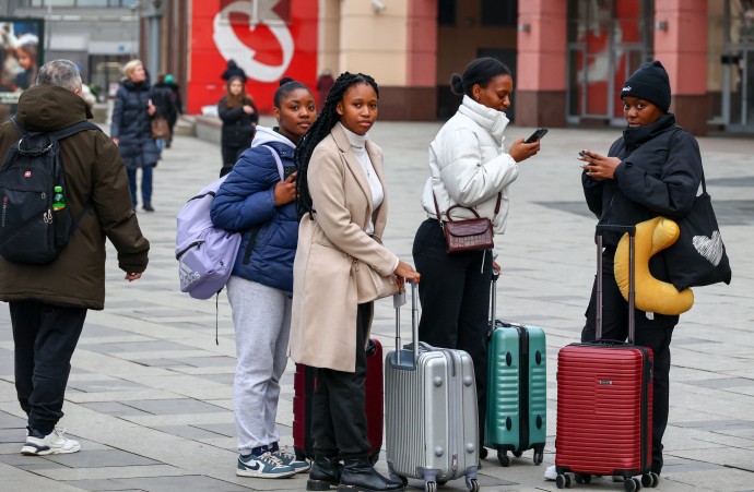 92 млрд рублей заложено на обучение иностранцев в вузах РФ в 2026–2028 годах 92 млрд рублей заложено на обучение иностранцев в вузах РФ в 2026–2028 годах