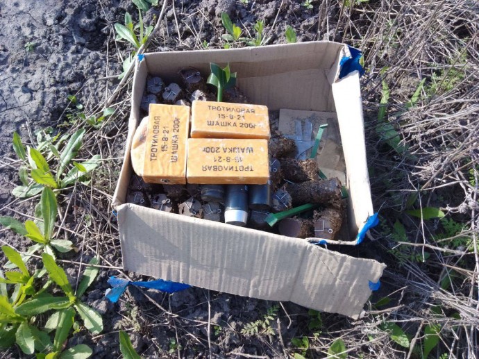 В Судже сотрудники ФСБ обнаружили боеприпасы и вооружение ВСУ