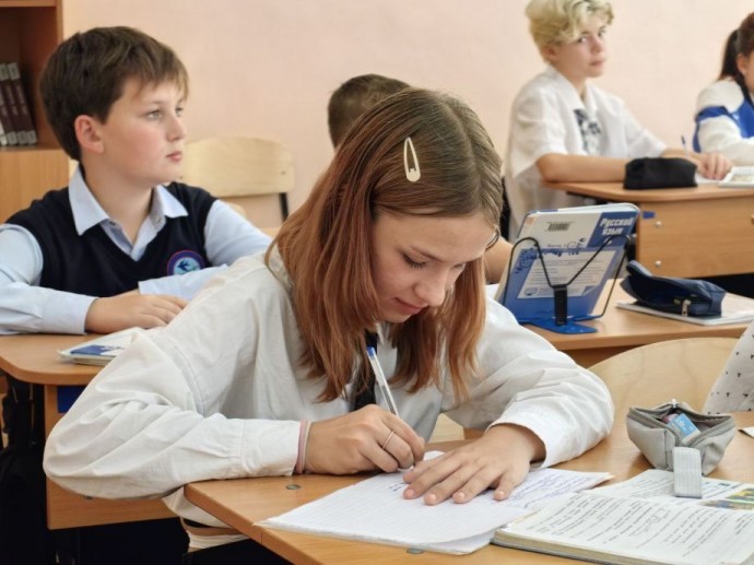 Аферисты взялись за школьников. Россиян предупредили о новом виде мошенничества