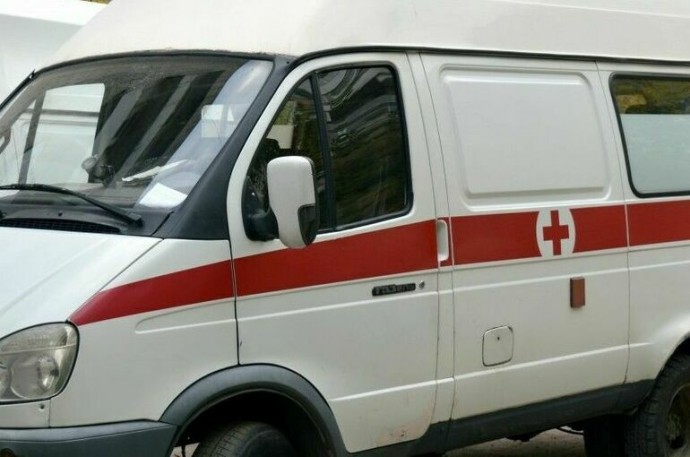 Три человека пострадали из-за падения обломков дрона на дом в Беслане Три человека пострадали из-за падения обломков дрона на дом в Беслане