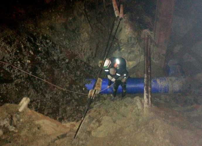 Докопались. В Пензе мужчина упал в котлован, разрытый коммунальными службами