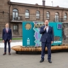 На Богоявленской площади в Ярославле открыли скамью в виде 1000-рублевой купюры