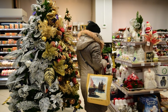 РИА Новости: Украшенная елка в среднем обойдется в 4808 рублей